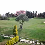 Olhando Um Campo De Golf