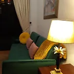 Olhando Um Campo De Golf *