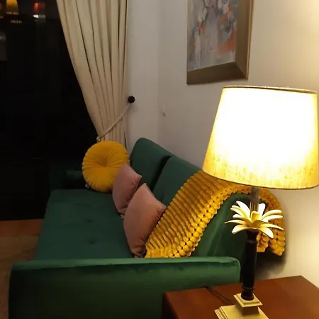 Olhando Um Campo De Golf *